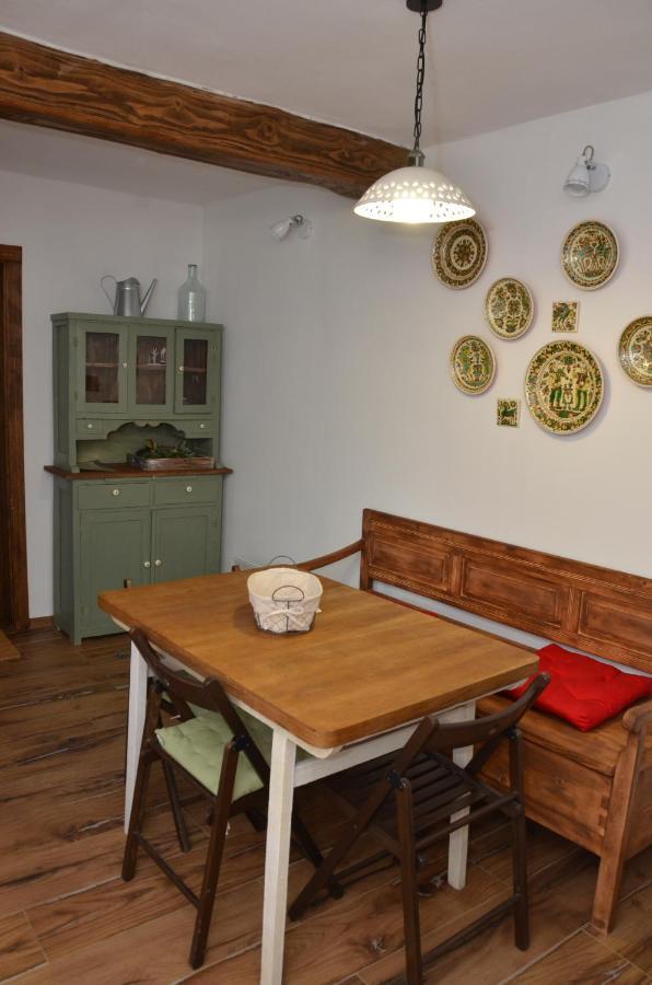 злата хата Holiday home *